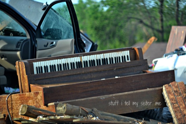 debris piano